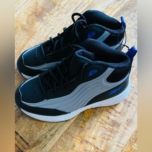 ❌SOLD❌NWOT KIDS REEBOK SHOES SIZE 2